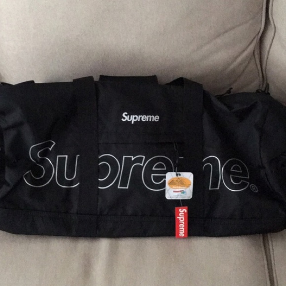 Supreme duffle bag
